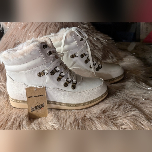 Women's Outdoor Faux Fur Boots - Picture 5 of 16